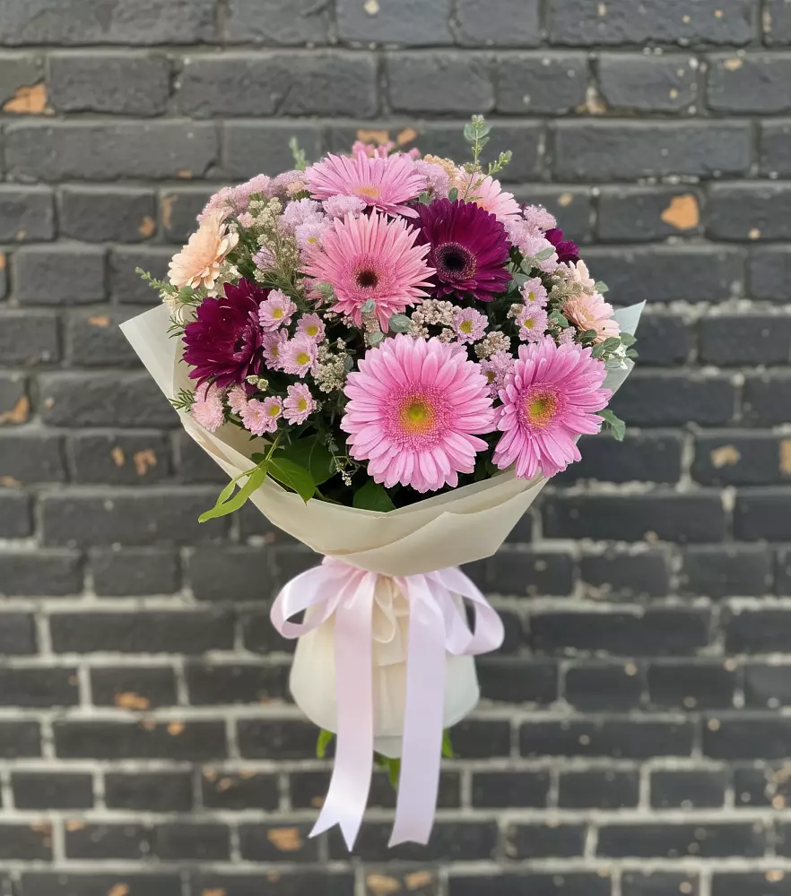 Букет цветов из: Герберы и Хризантемы в Жирово