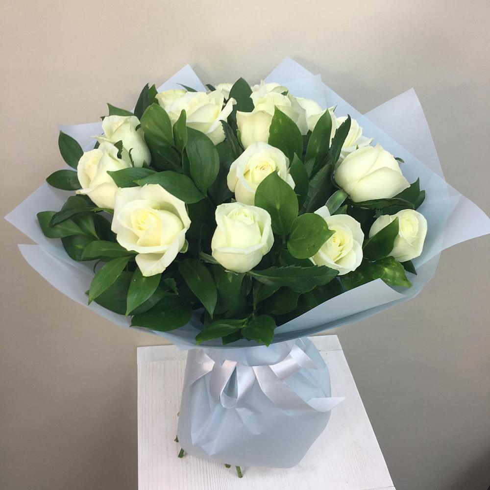 Букет 15 Белых роз Проуд в Жирово