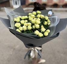 Букет Белые кустовые розы Солинеро в Жирово