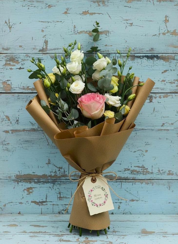 Букет цветов из: Розы и Лизиантусы в Жирово