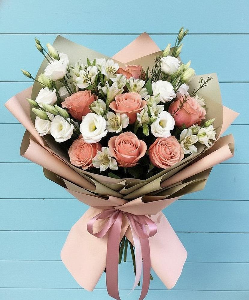 Букет цветов из: Розы, Альстромерии и Лизиантусы в Жирово