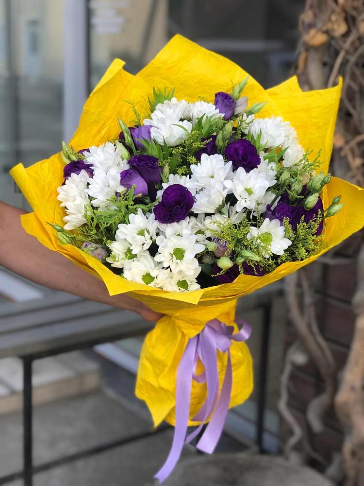 Букет цветов из: Ирисы, Хризантемы и Ромашки в Жирово