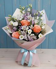 Букет цветов из:  Лизиантусы, Розы, Альстромерии и Гипсофила в Жирово