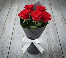 Букет 5 Красных роз Эдлесс Лав в Жирово