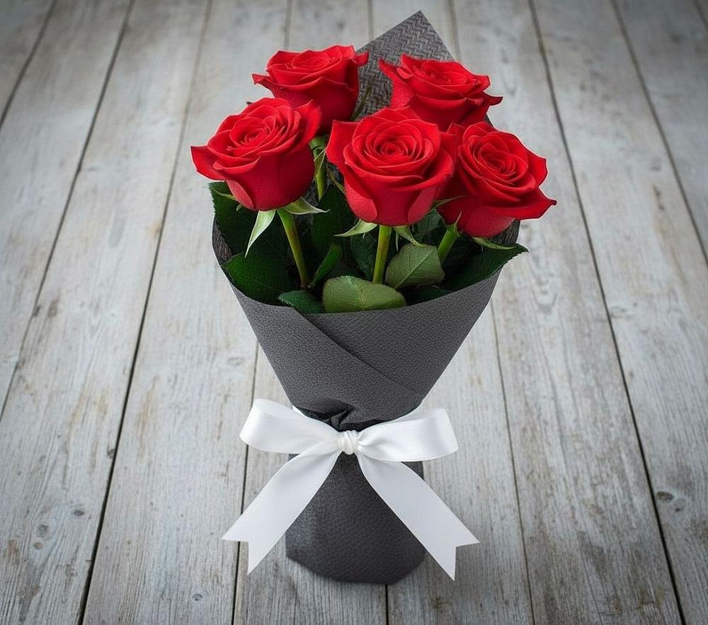 Букет 5 Красных роз Эдлесс Лав в Жирово