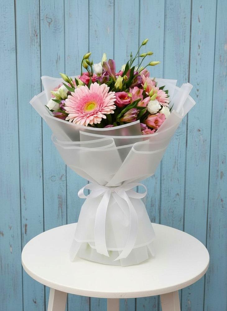 Букет цветов из: Герберы, Альстромерии и Лизиантусы в Жирово