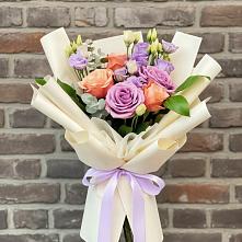 Букет цветов из:  Лизиантусы и Розы в Жирово