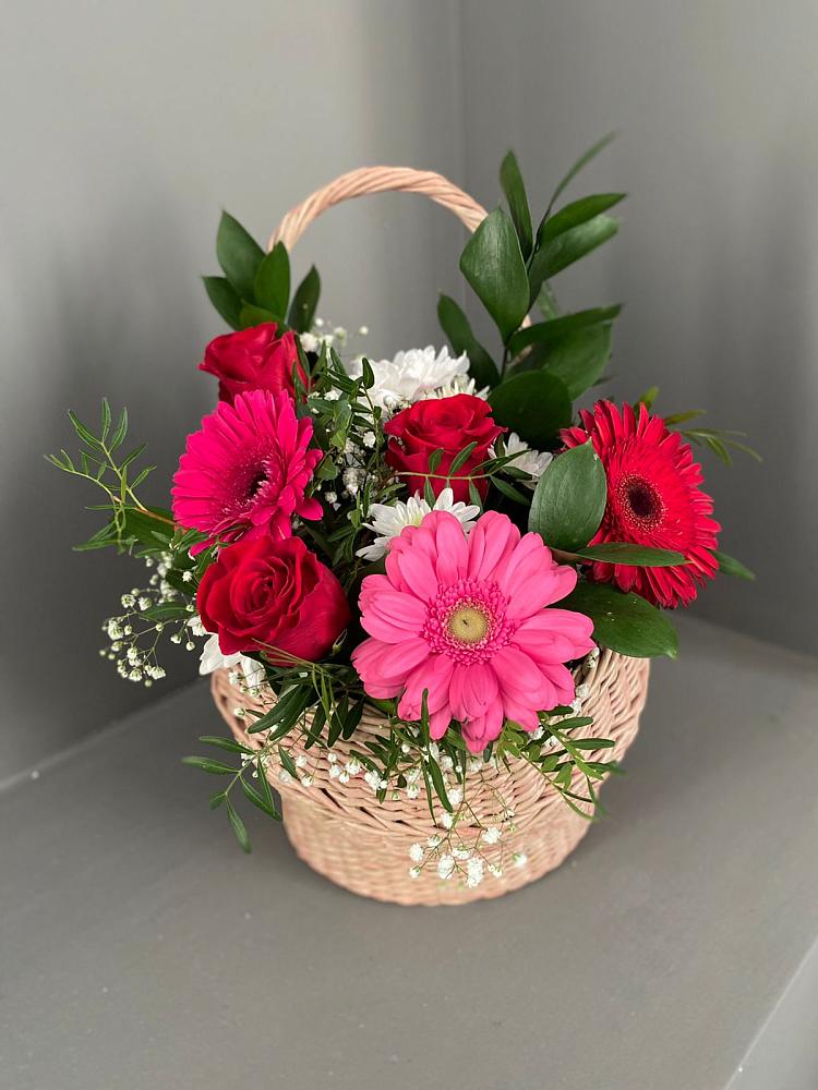Цветочная композиция из Розы, Хризантемы и Герберы в корзине в Жирово