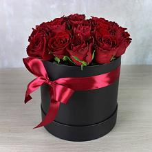 Цветочная композиция из Розы в шляпной коробке в Жирово