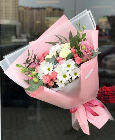 Букет цветов из: Розы, Лизиантусы и Хризантемы в Жирово
