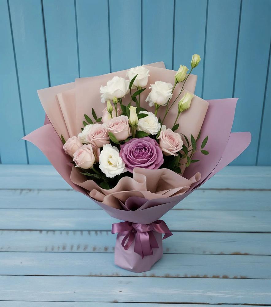 Букет цветов из: Розы и Лизиантусы в Жирово